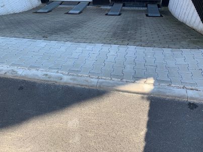 Obyčejný příběh tohoto parkovacího místa, aneb „Kunratice pro své občany“. Čtení pro místní i přespolní.