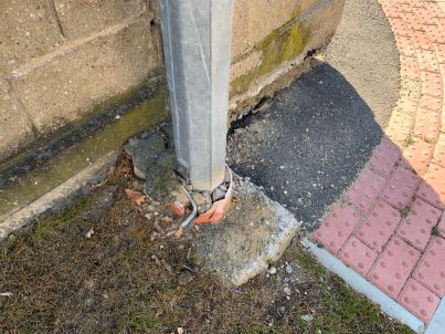 Obyčejný příběh tohoto parkovacího místa, aneb „Kunratice pro své občany“. Čtení pro místní i přespolní.