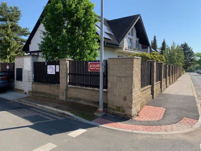 Obyčejný příběh tohoto parkovacího místa, aneb „Kunratice pro své občany“. Čtení pro místní i přespolní.